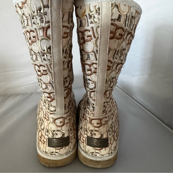 UGG Women’s Vintage Cozy Winter Boots Embroidered Logo Size US 10 / EU 41 - Picture 2 of 9